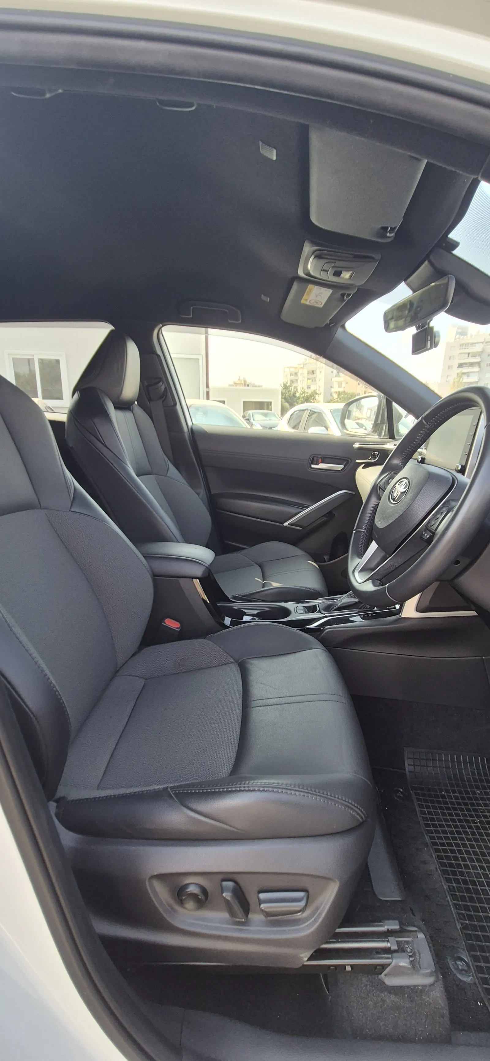 Toyota COROLLA CROSS - photo 3