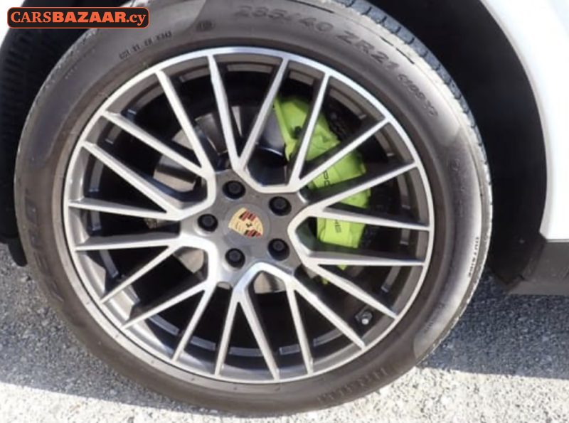Porsche Cayenne  - photo 7